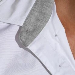 Chemise De Concours Manches Courtes équitation Homme Bi-matière Blanc Et Gris -Fournitures Équestres Magasin chemise de concours manches courtes equitation homme bi matiere blanc et gris 6