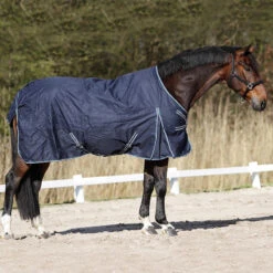 Couverture Colcha 200g Horsegear Bleu Foncé-vert 8 Couverture Colcha 200g Horsegear Bleu Foncé-vert -Fournitures Équestres Magasin couverture colcha 200g horsegear bleu fonce vert 2