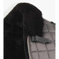 Tapis De Dressage Pour Cheval En Satin Et Laine Premier Equine Atlantis CC 7 Tapis De Dressage Pour Cheval En Satin Et Laine Premier Equine Atlantis CC -Fournitures Équestres Magasin tapis de dressage pour cheval en satin et laine premier equine atlantis cc 2