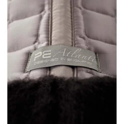 Tapis De Dressage Pour Cheval En Satin Et Laine Premier Equine Atlantis CC 8 Tapis De Dressage Pour Cheval En Satin Et Laine Premier Equine Atlantis CC -Fournitures Équestres Magasin tapis de dressage pour cheval en satin et laine premier equine atlantis cc 3