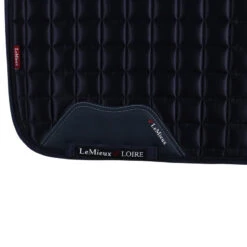Tapis De Selle Loire Classic Satin Ds LeMieux Bleu Foncé -Fournitures Équestres Magasin tapis de selle loire classic satin ds lemieux bleu fonce 2